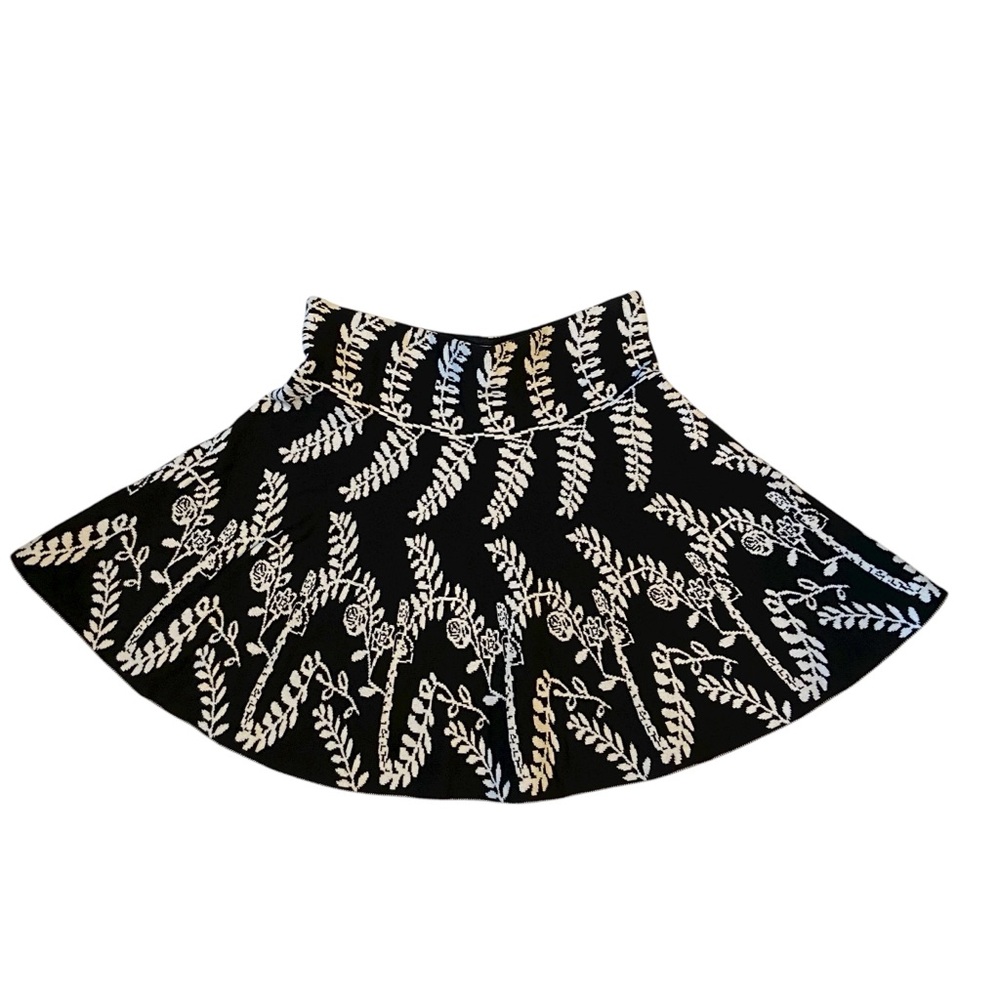 SANS SOUCI Floral Skater Skirt Knit Black and White Fern Size Large